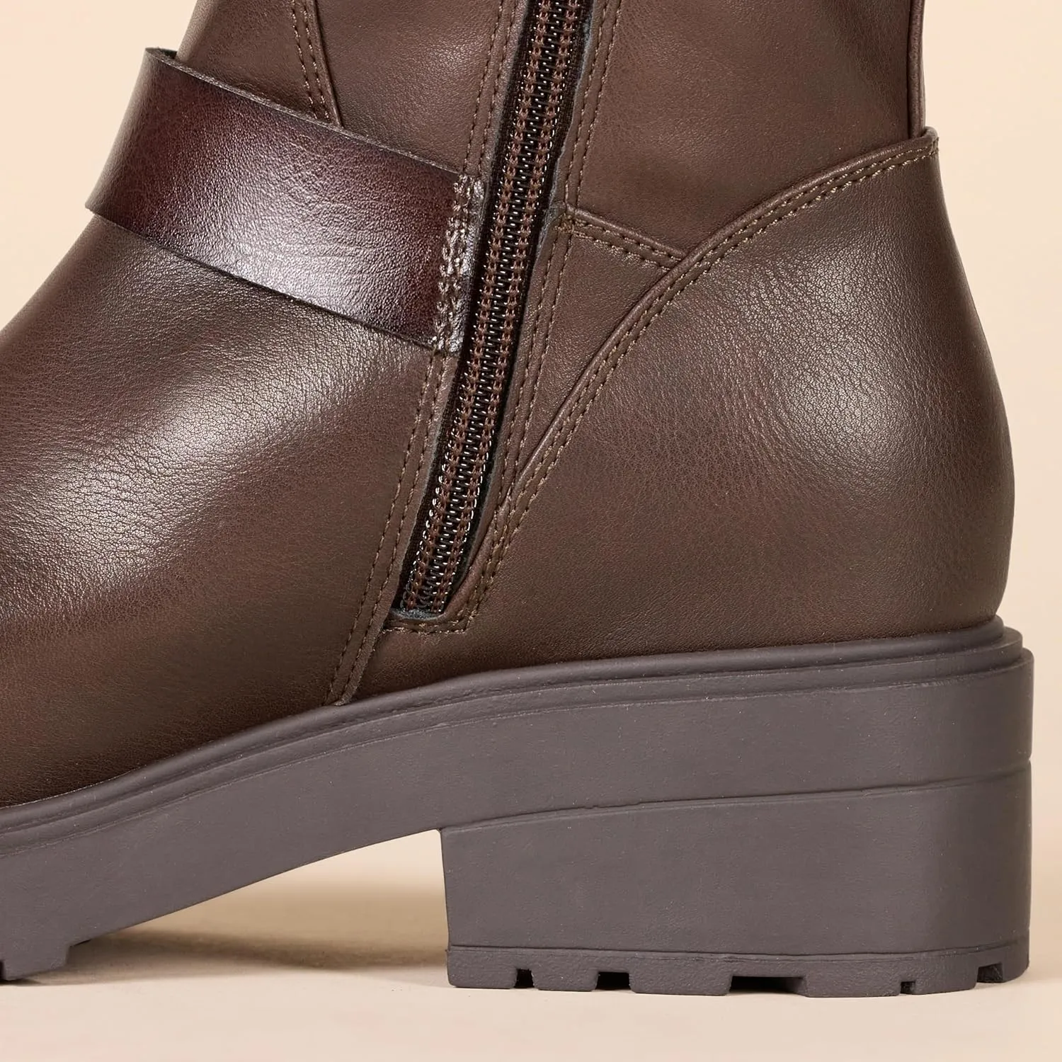 Amazon Essentials Women's Cropped Biker Boot