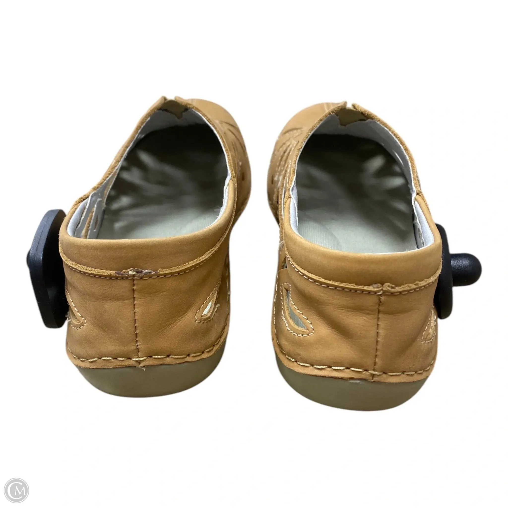 Shoes Flats By Propet In Tan, Size: 7