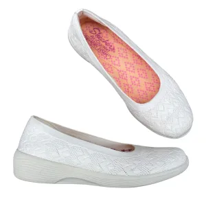 Shoes Flats By Skechers In White, Size:8.5