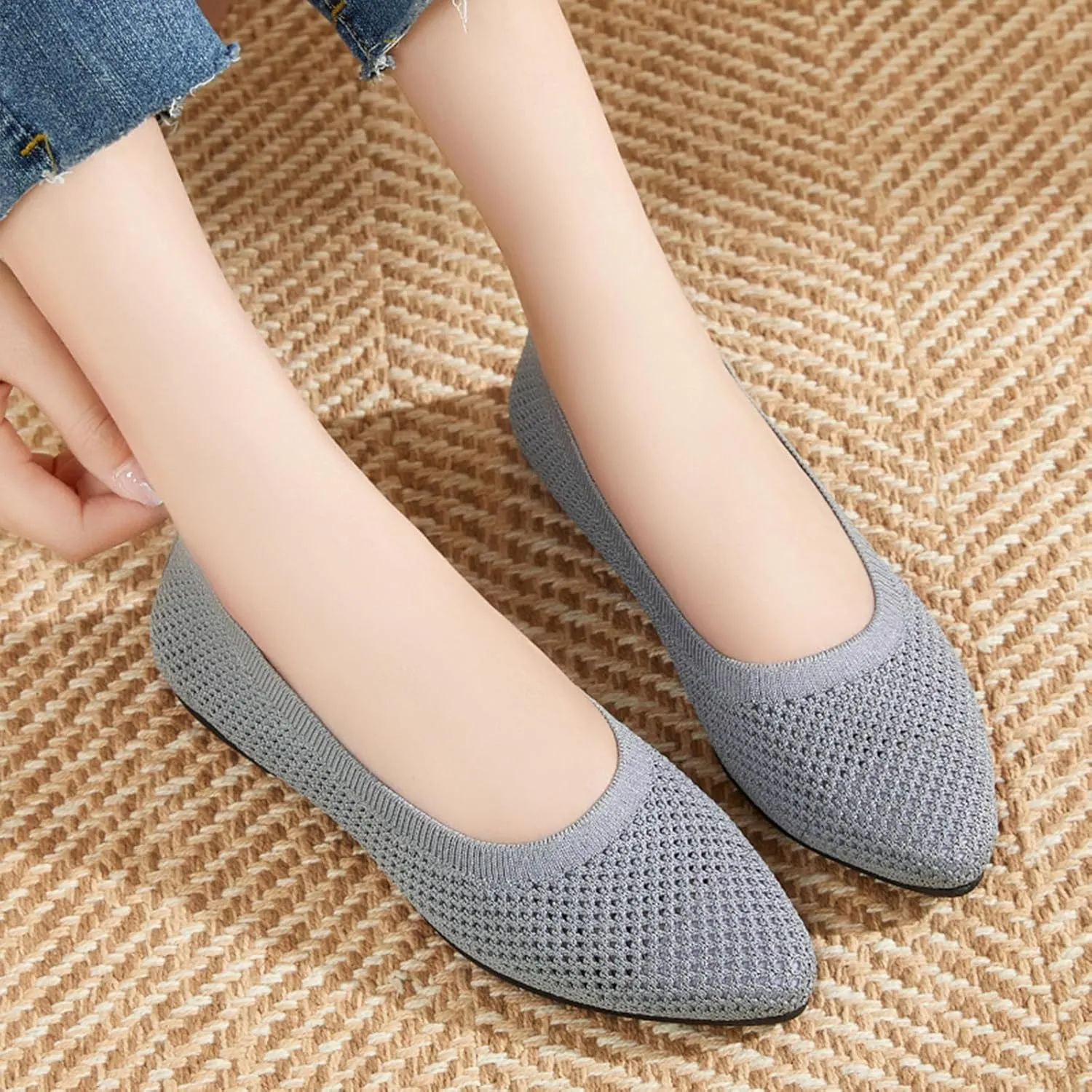Women's Pointed Toe Slip-On Knit Flats,Breathable Mesh Soft Sole Comfortable Ballet Flats Casual Walking Work Dressy Loafers